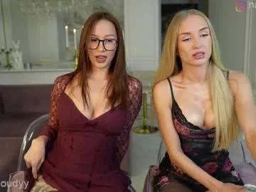 Try Chaturbate's Mia_cloudy mia_cloudy from Chaturbate